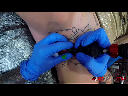 ❤️ Extremt tatuerade snyggingen Sully Savage fick en tatuering på sin klitoris ❤ Just porr at sv.pornoklinge.ru ❌️❤
